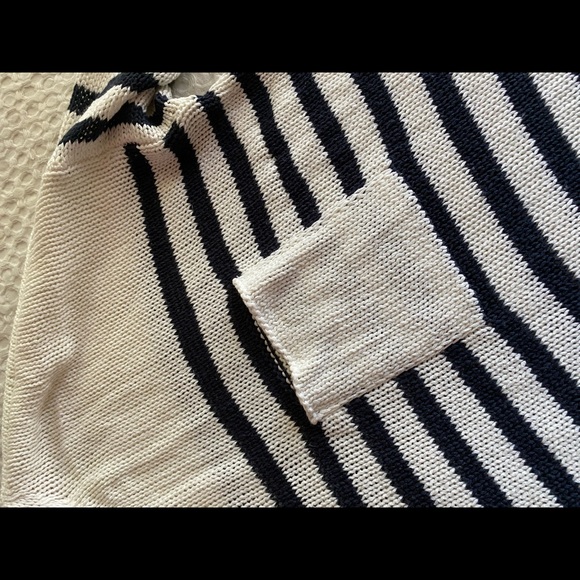 H&M White and Navy Blue Knit Top - Picture 3 of 4